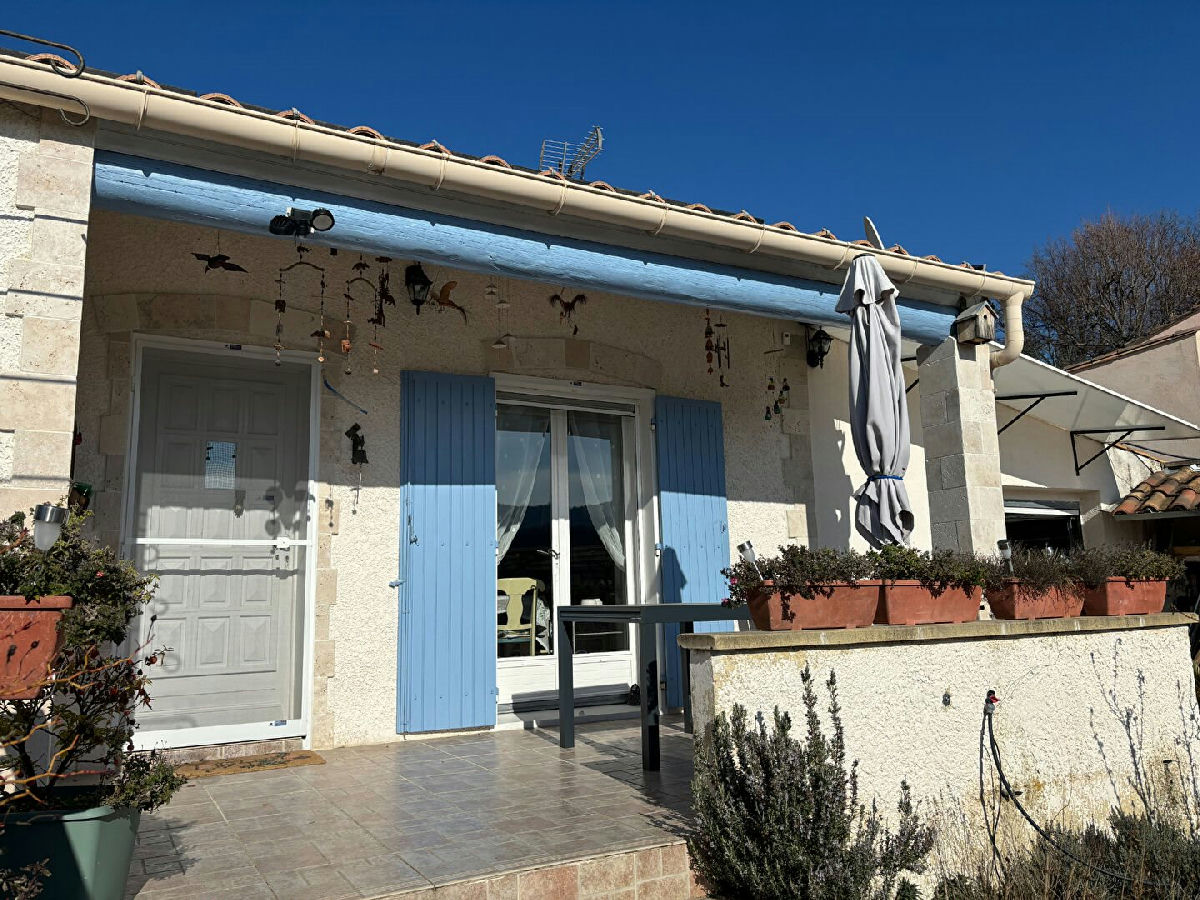 House with 3 bedrooms, independent studio and 1000 sqm garden. Unobstructed view of the heights of A - 8