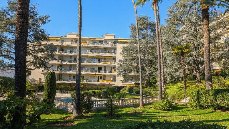 Fully Renovated Penthouse with 97m² Terrace in Secure Residence with Pool | Sea Views | Close to Pro - 5