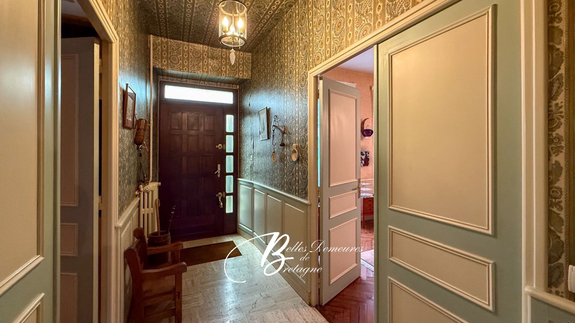 Distinguished manor house with outbuildings - 4