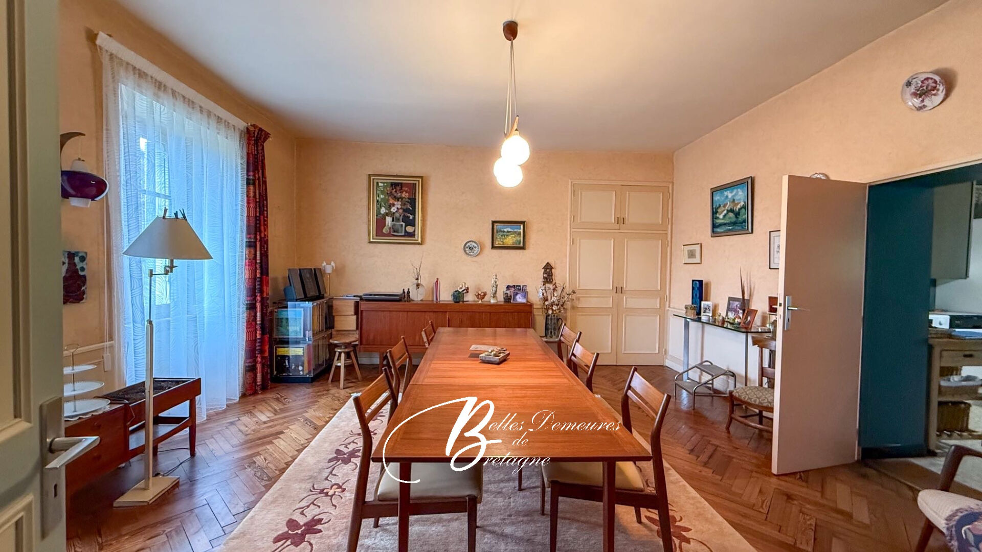 Distinguished manor house with outbuildings - 5