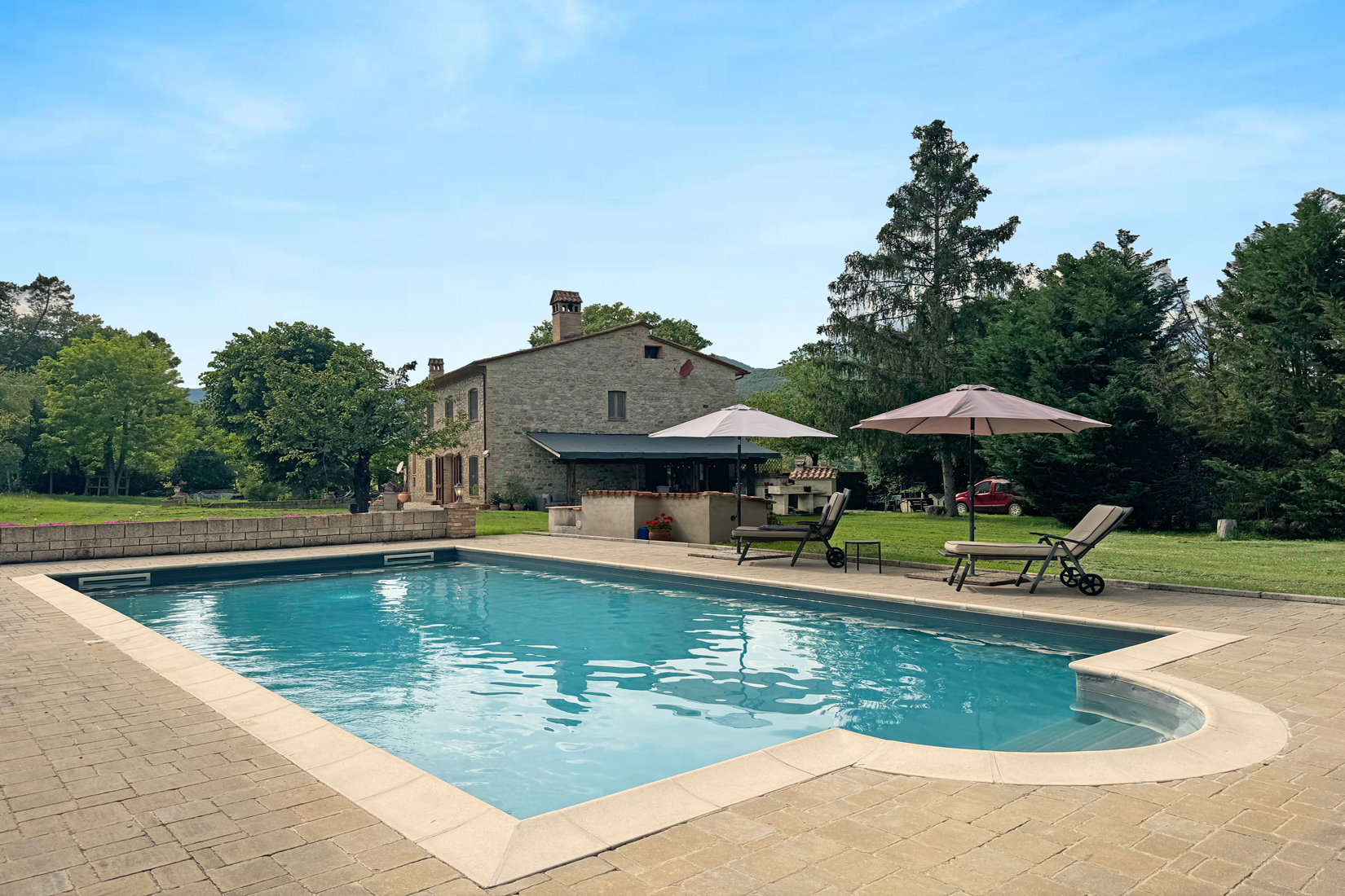 Romantic stone farmhouse with swimming pool border Umbria Toscana