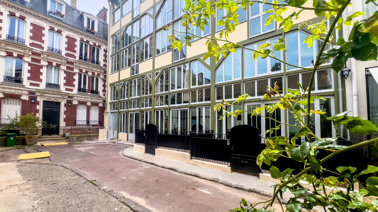 Trocadéro, 2-beds , stunning renovation, 87m2 loft style apartment in tastefully repurposed building