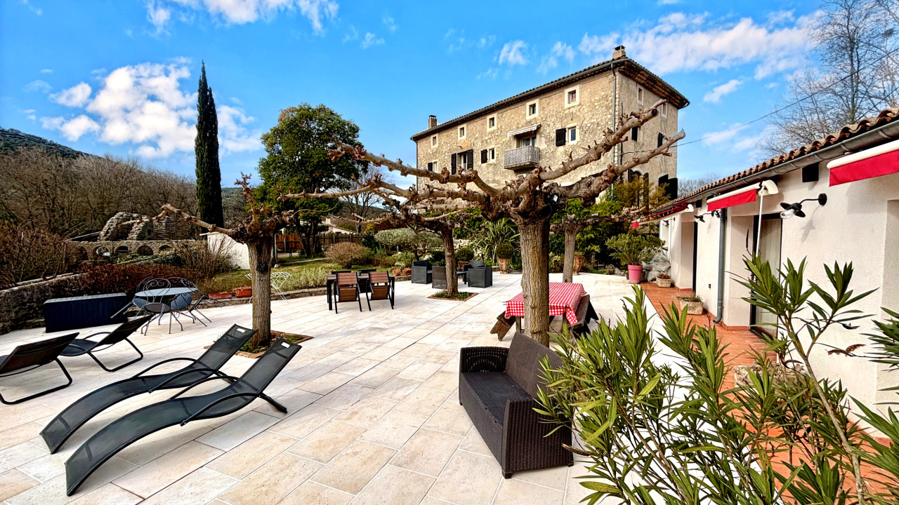 Old Magnanerie consisting of 5 apartments and 1 gite with swimming pool, garden by the river