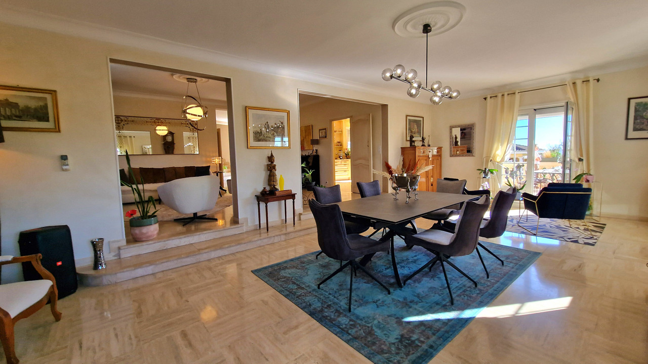 Stunning luxury 5-bedroom villa, situated in a privileged location in Béziers, set on genero - 2