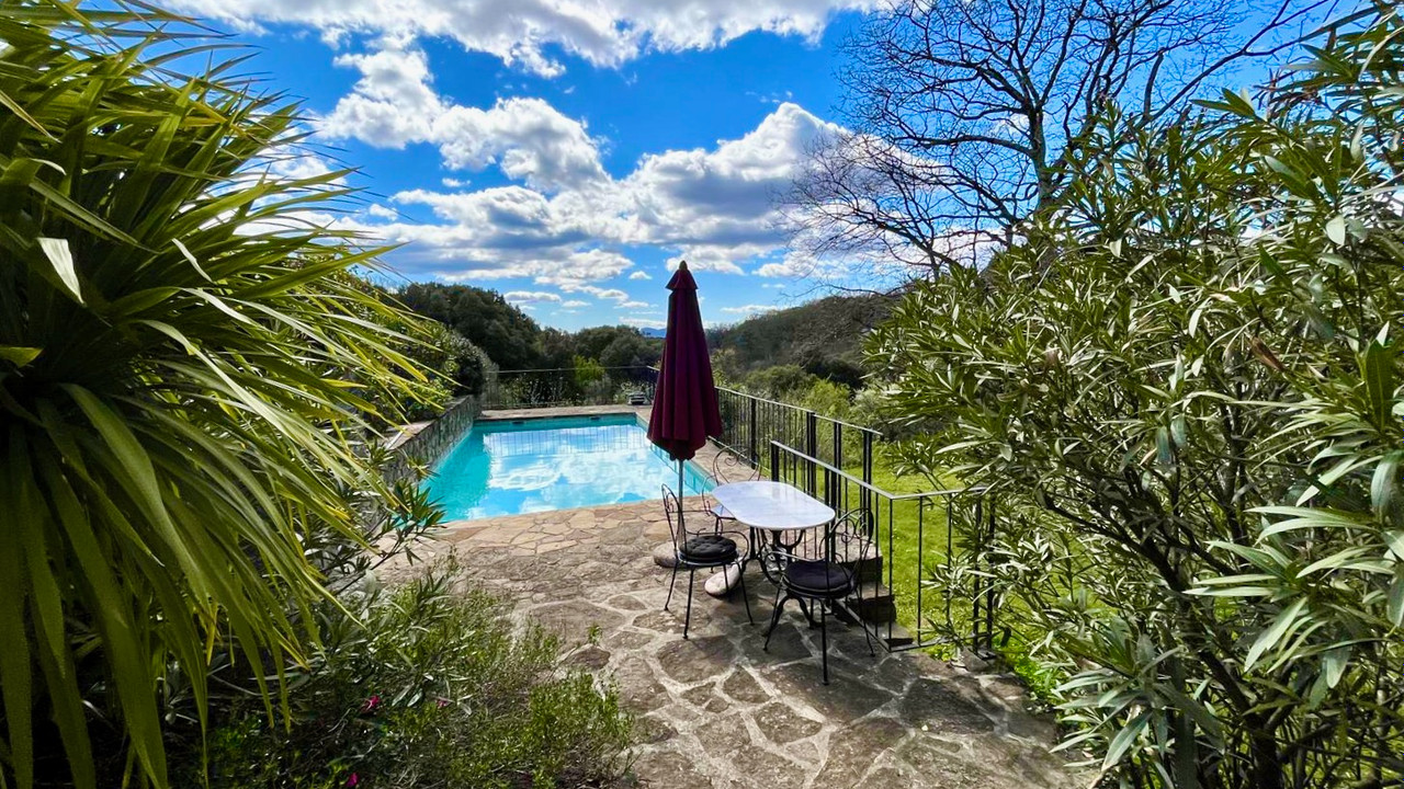 Exceptional property in a very quiet area with breathtaking views - 2