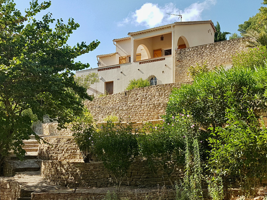 Country setting for this charming house with