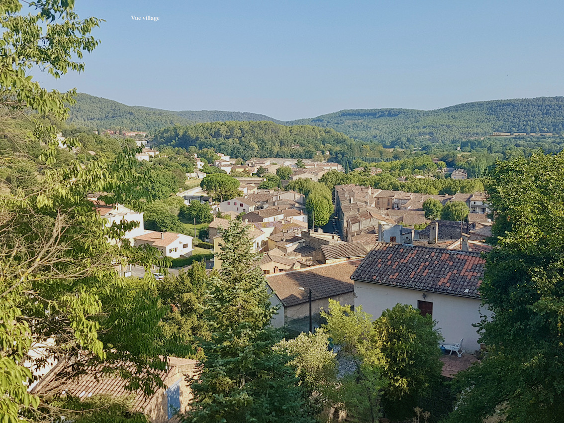 Country setting for this charming house with - 4