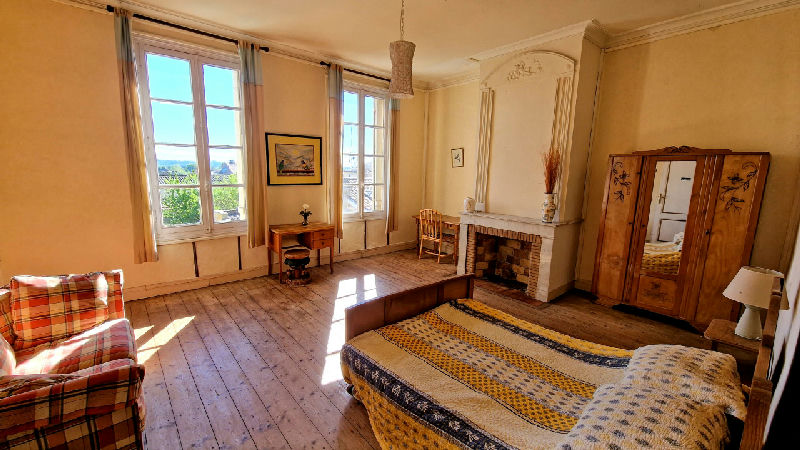 Elegant Character Property with Pool, Gîte, Garage and Hospitality Potential – Near Saint-Émilion - 5