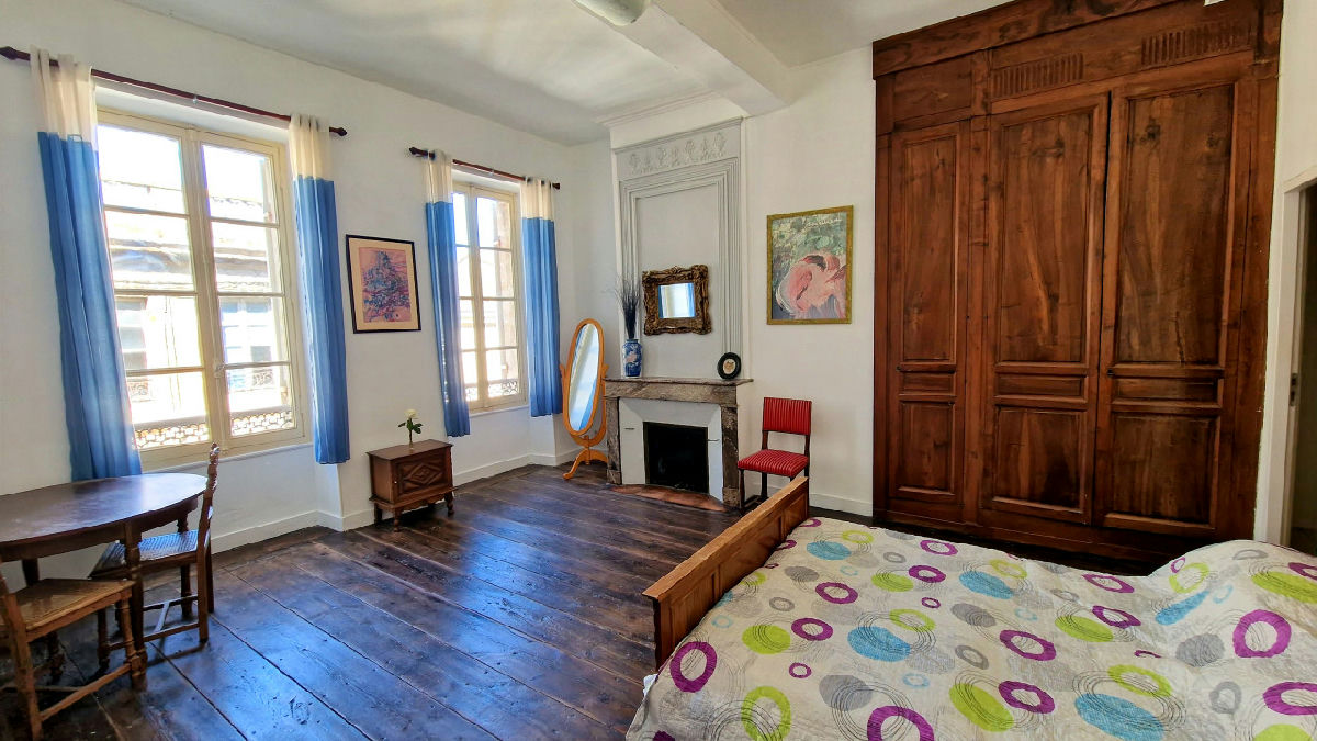 Elegant Character Property with Pool, Gîte, Garage and Hospitality Potential – Near Saint-Émilion - 7