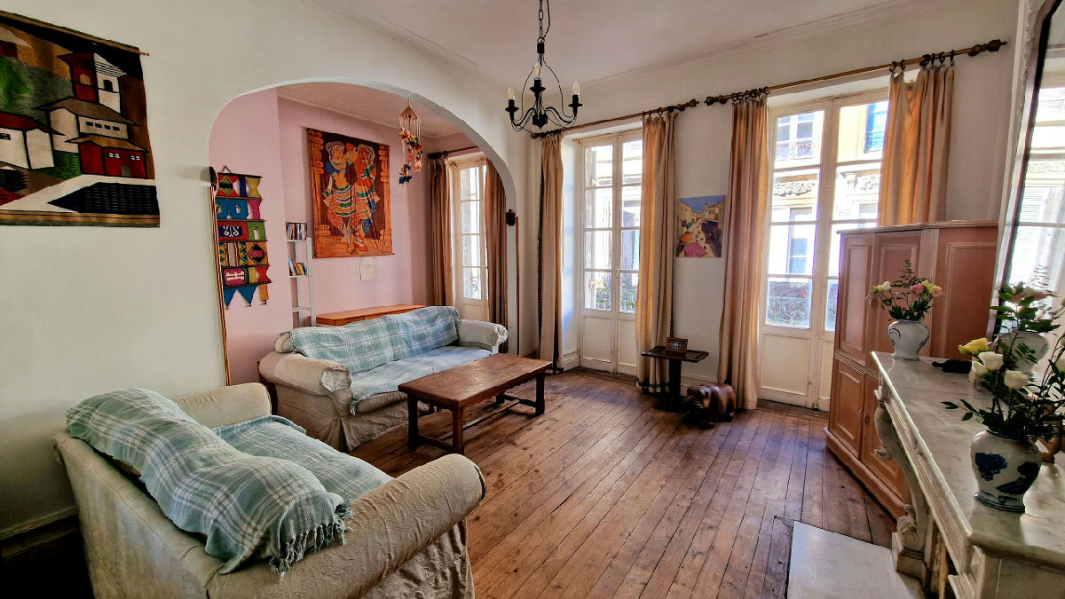 Elegant Character Property with Pool, Gîte, Garage and Hospitality Potential – Near Saint-Émilion - 9