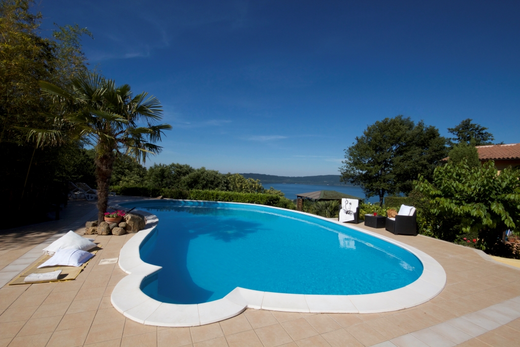 Country houses in the residential complex with pool