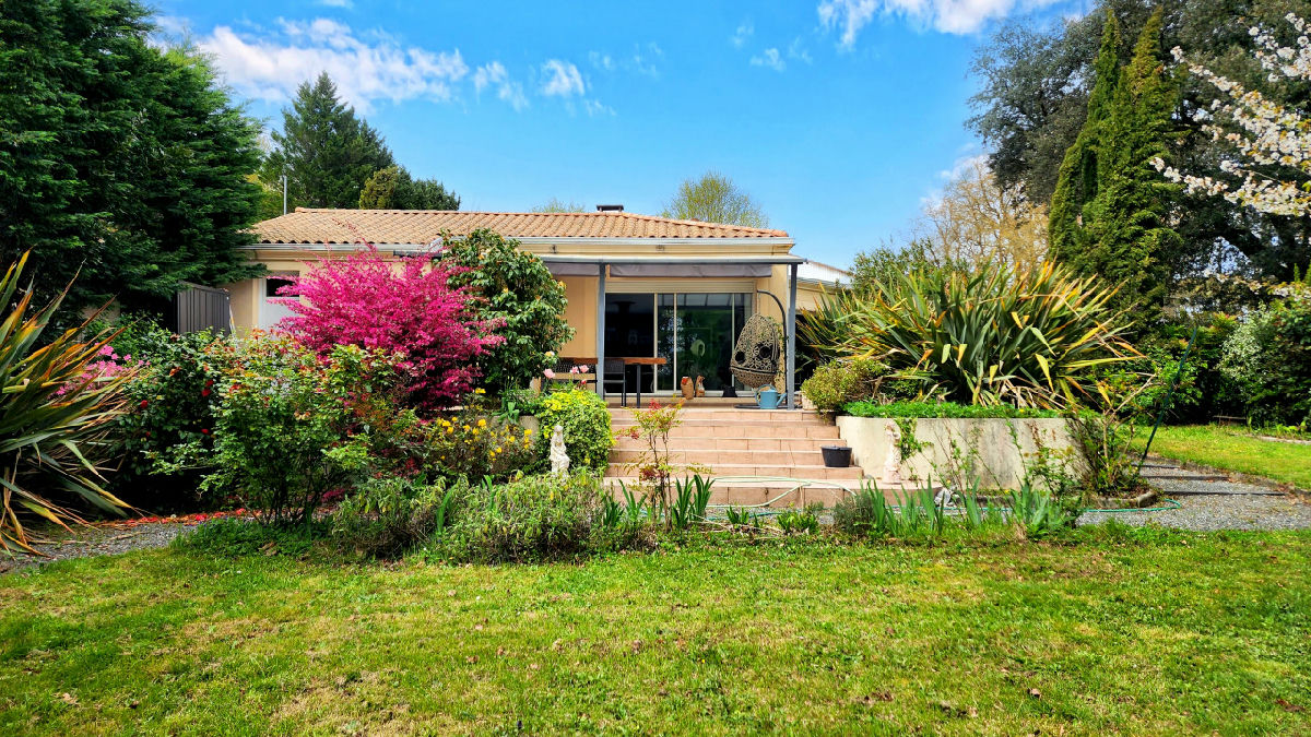 Elegant Single-Storey Family Home with Private Garden – Peaceful Cul-de-Sac in Gradignan - 3