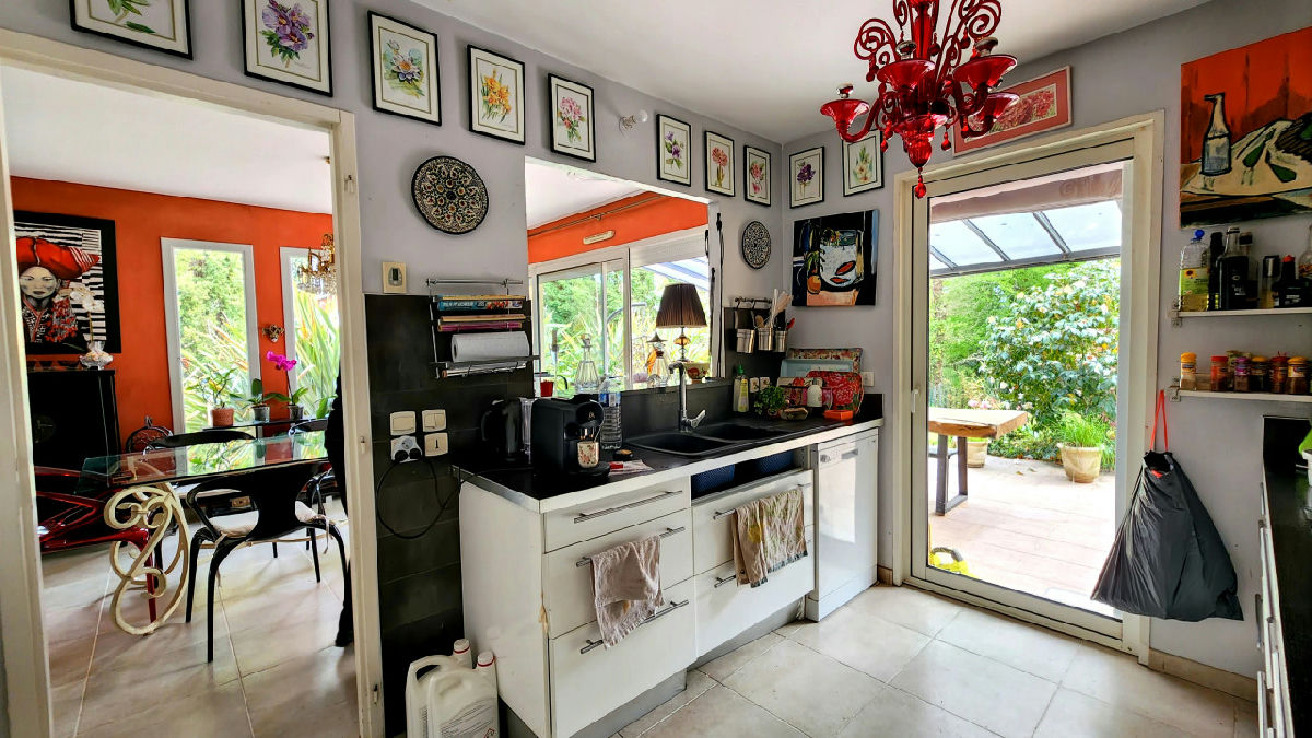Elegant Single-Storey Family Home with Private Garden – Peaceful Cul-de-Sac in Gradignan - 9