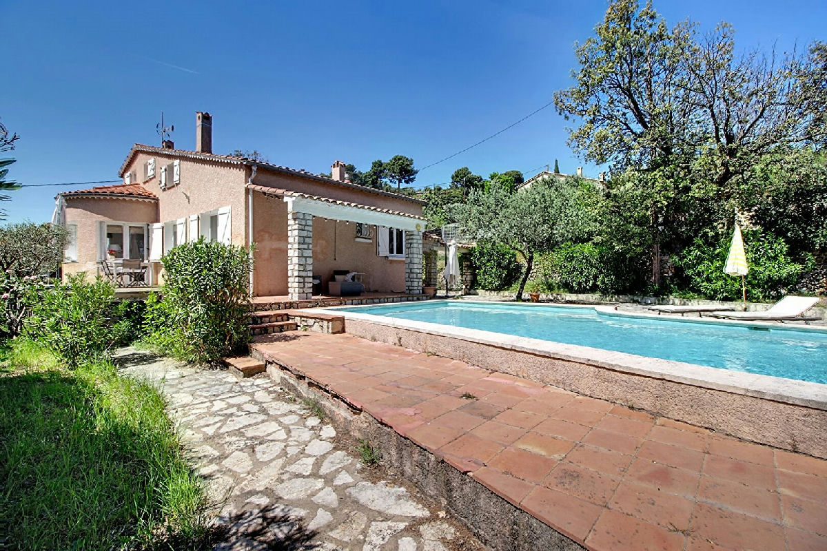 6-room house of 144 m² + pool + garage on 1692 m² plot - 18