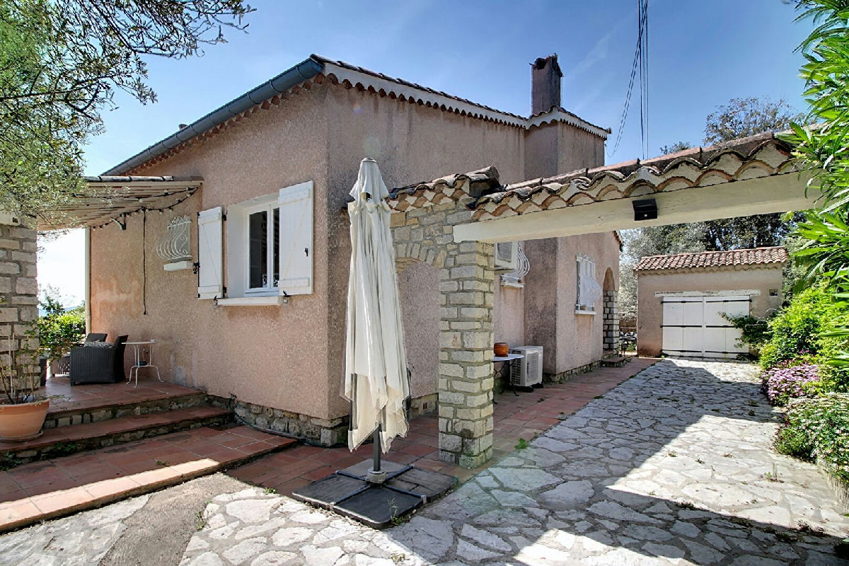 6-room house of 144 m² + pool + garage on 1692 m² plot - 23