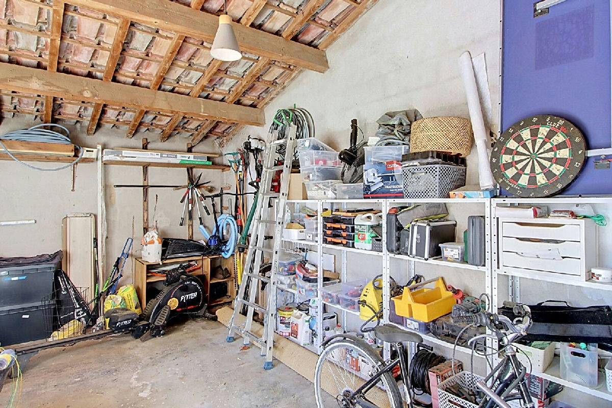6-room house of 144 m² + pool + garage on 1692 m² plot - 24