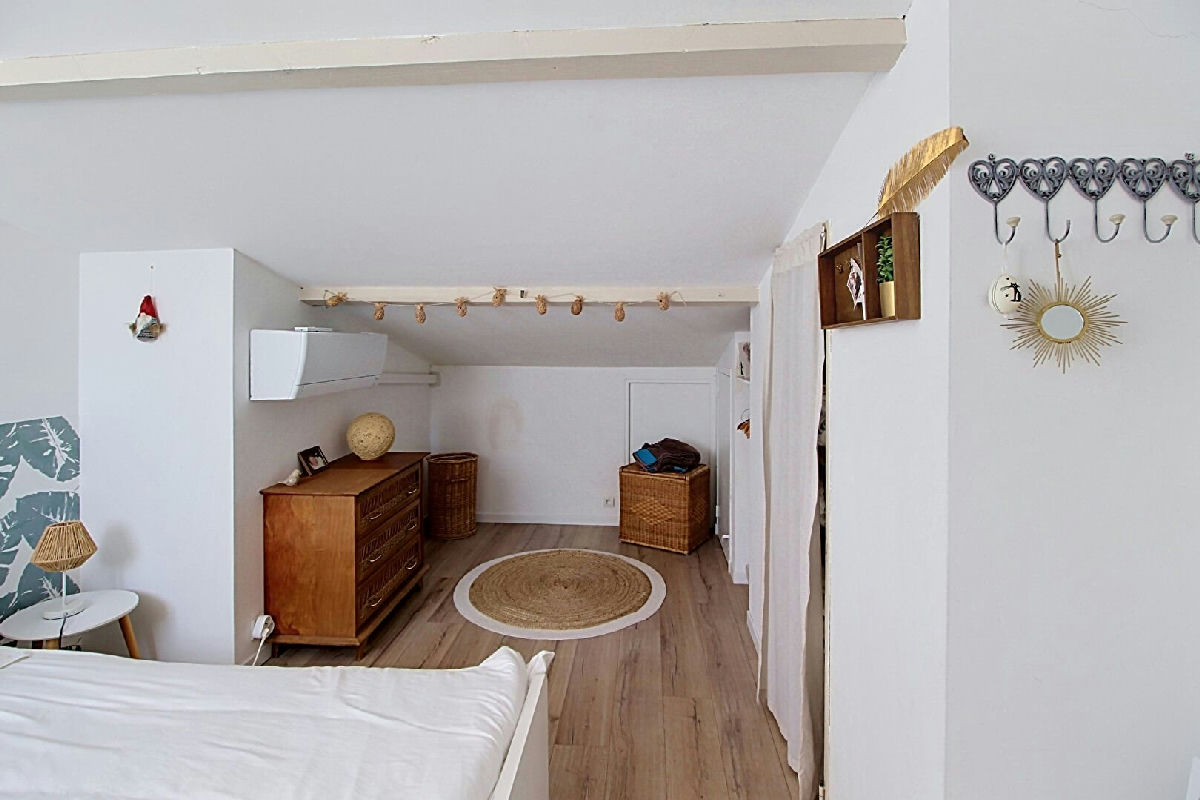 6-room house of 144 m² + pool + garage on 1692 m² plot - 8