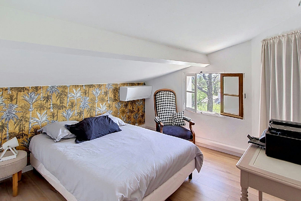 6-room house of 144 m² + pool + garage on 1692 m² plot - 9