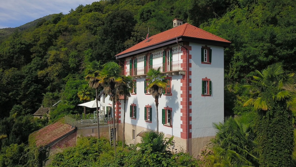 Beautiful Villa in dominant position with Lakeview