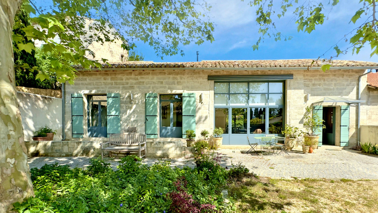 Renovated Stone House with Alpilles Views & Roof Terrace – Steps from the Village of Maussane