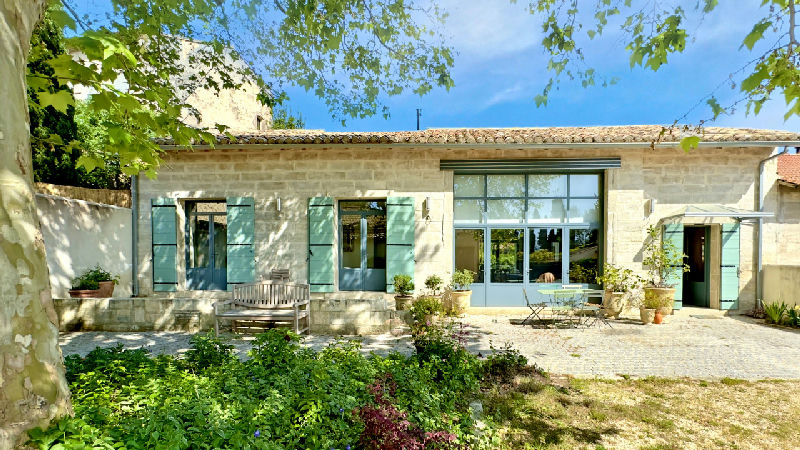 Renovated Stone House with Alpilles Views & Roof Terrace – Steps from the Village of Maussane