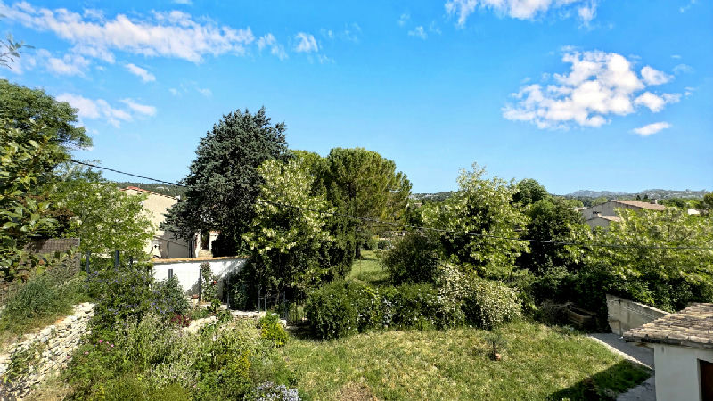 Renovated Stone House with Alpilles Views & Roof Terrace – Steps from the Village of Maussane - 3