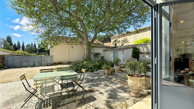 Renovated Stone House with Alpilles Views & Roof Terrace – Steps from the Village of Maussane - 4