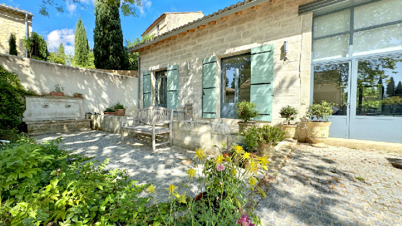 Renovated Stone House with Alpilles Views & Roof Terrace – Steps from the Village of Maussane - 5
