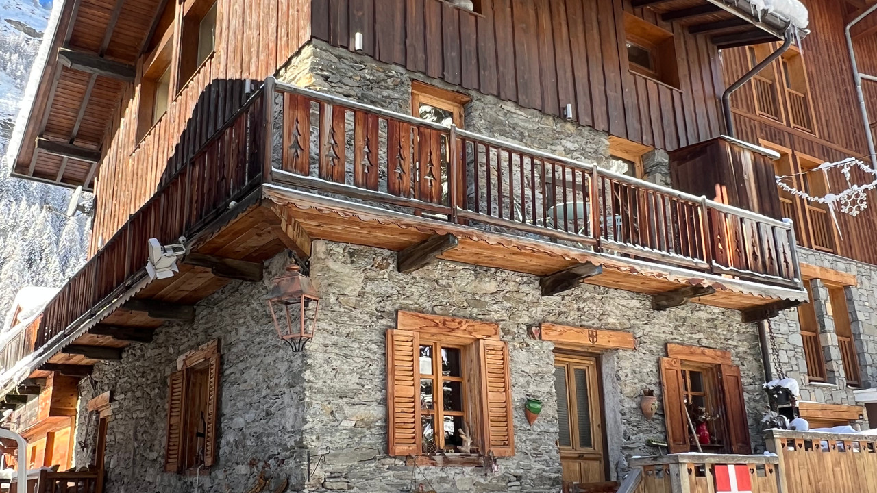 Alpine Chalet with Garage in the Heart of TIGNES Les Brevieres
