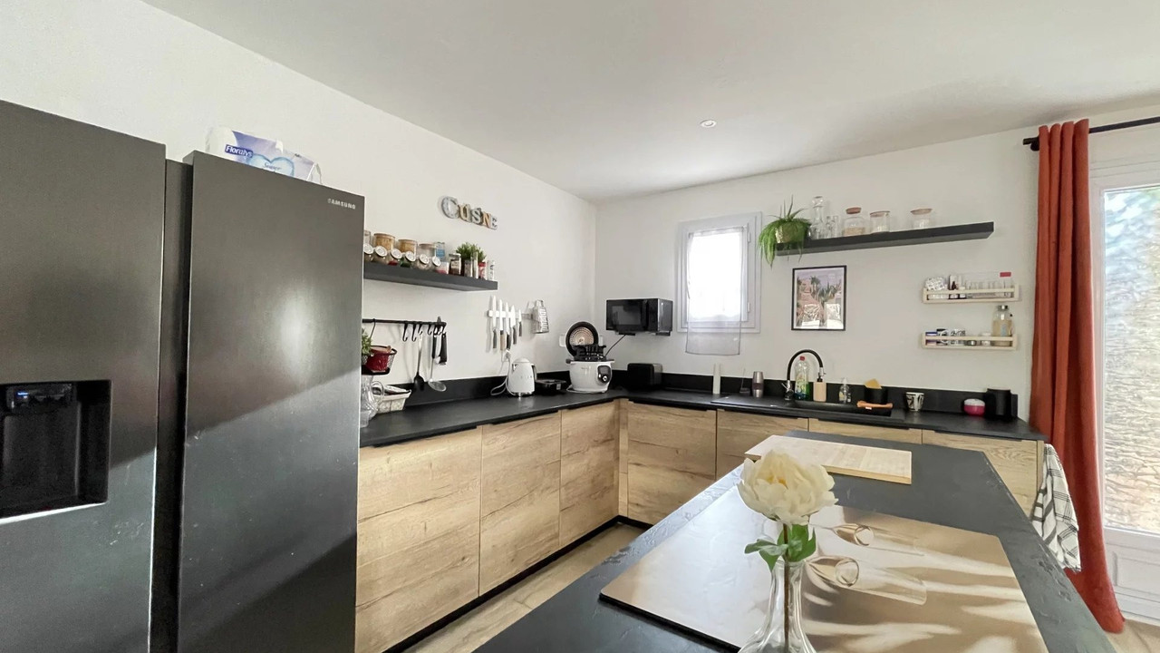 Bungalow 111m², 5 ooms, 4 beds, 1 bath, 1 wc, outside parking place - 5