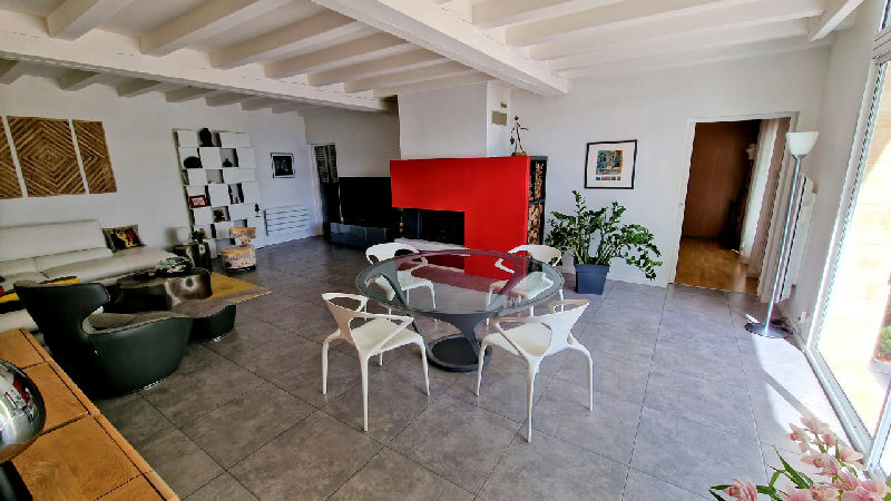 Elegant stone house with 5 bedrooms, garden and outbuildings in a sought-after Saint-Émilion location - 3
