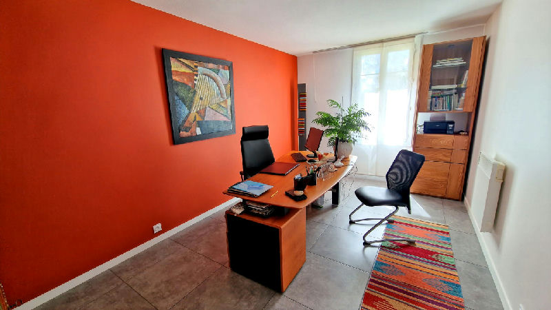 Elegant stone house with 5 bedrooms, garden and outbuildings in a sought-after Saint-Émilion location - 5