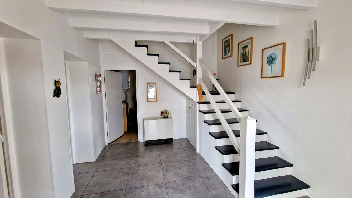 Elegant stone house with 5 bedrooms, garden and outbuildings in a sought-after Saint-Émilion location - 8