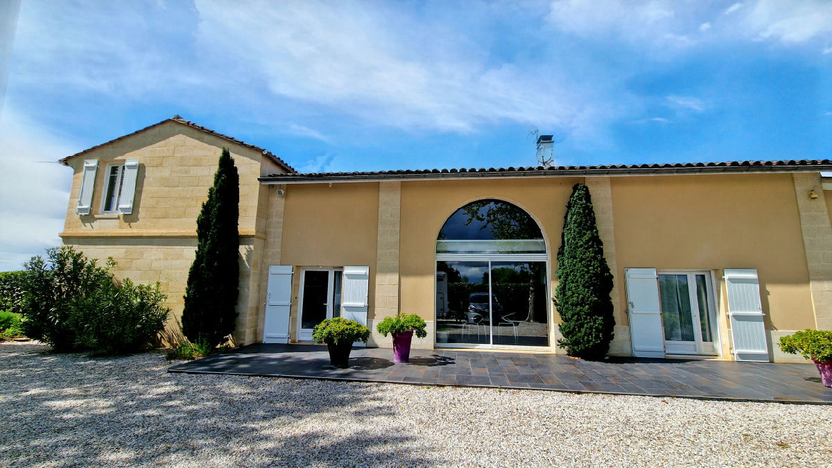 Elegant stone house with 5 bedrooms, garden and outbuildings in a sought-after Saint-Émilion location - 10