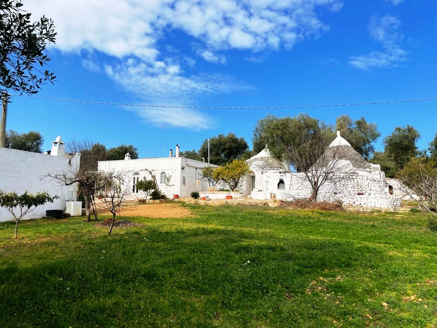 Farmhouse with trulli in the countryside of Ceglie Messapica