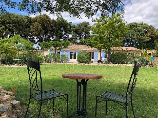 Provencal Mas between vineyards and lavender fields for sale - 11