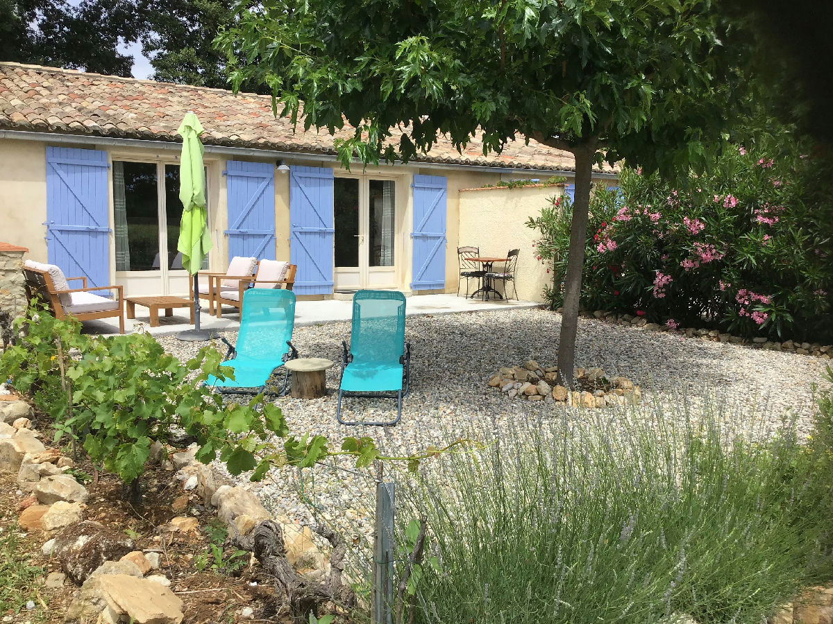 Provencal Mas between vineyards and lavender fields for sale - 12