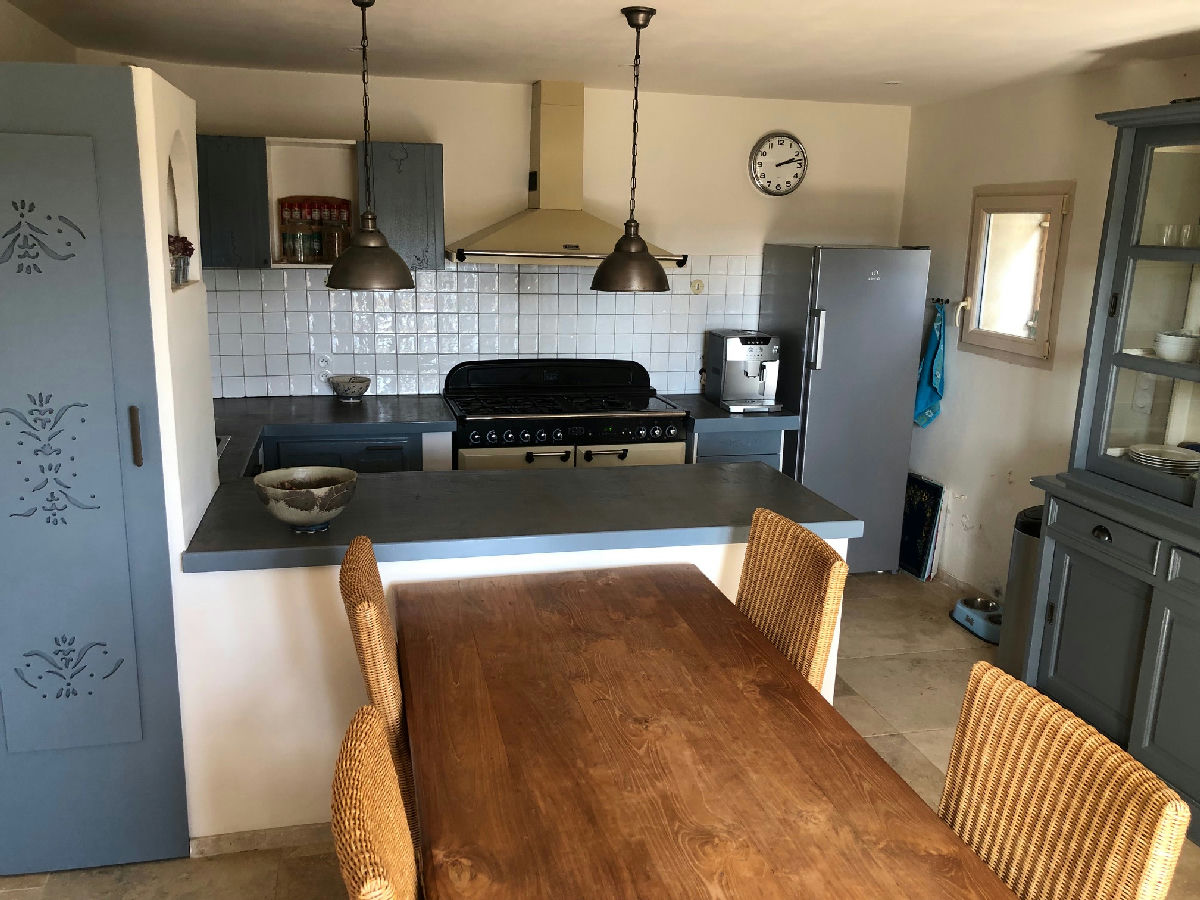 Provencal Mas between vineyards and lavender fields for sale - 8