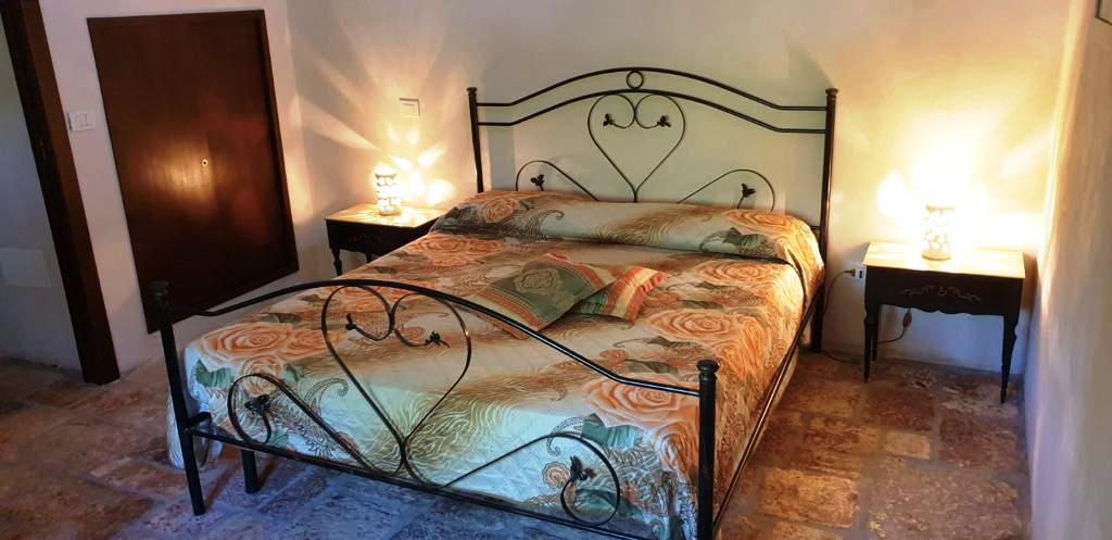 Beautiful complex of habitable lamie and trulli in the countryside of Ceglie Messapica - 2