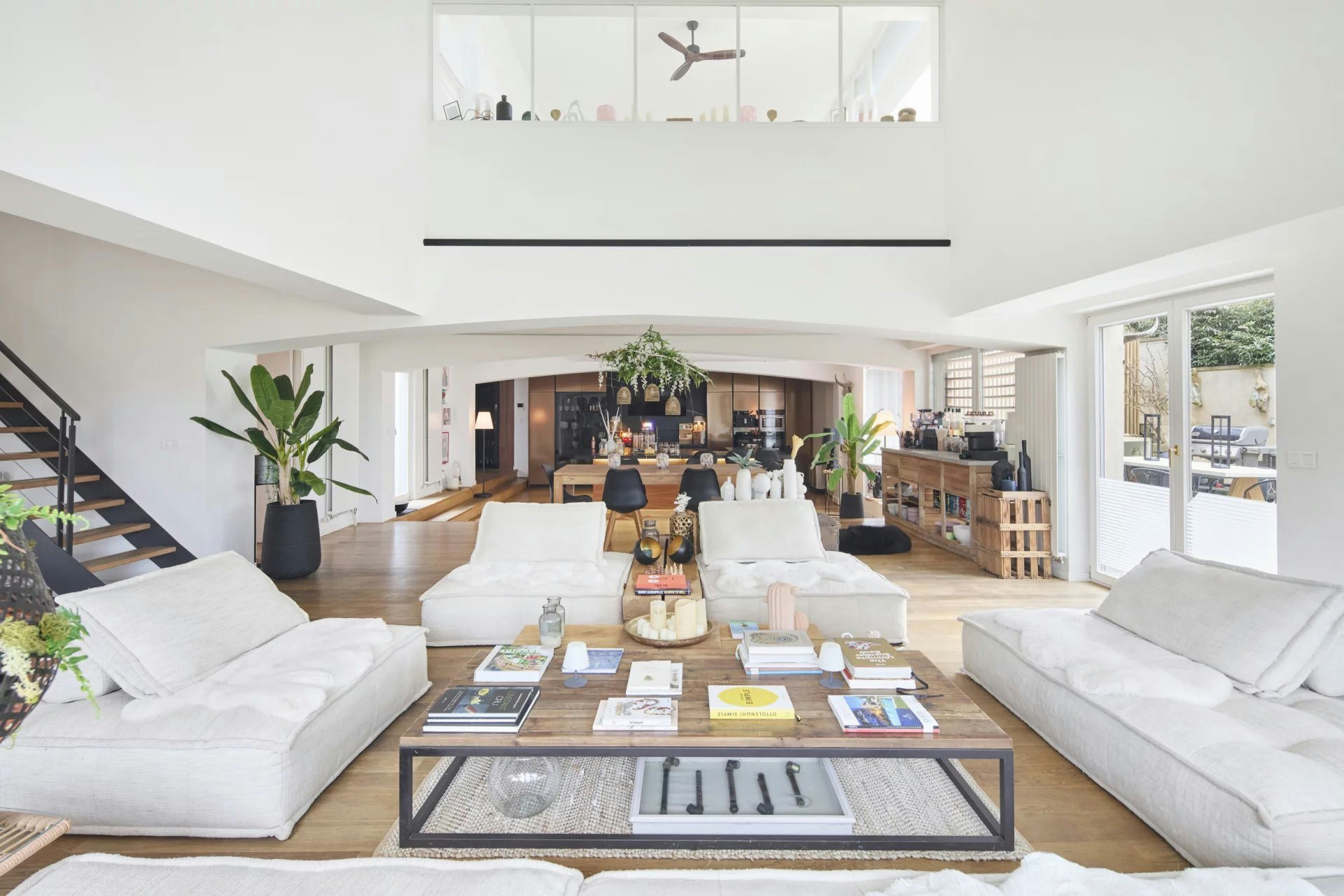 Jouy-En-Josas: a superb contemporary architectural property