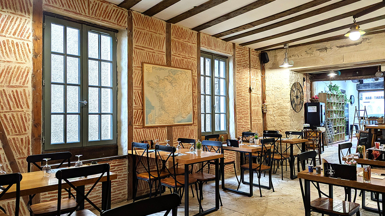 Investment property in the heart of a stunning Mediaeval village. Bar / restaurant and 5 rental apar - 4