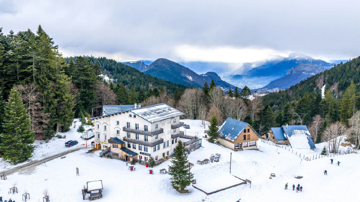 Exceptional Business Property Set In A Prime Environment - 1