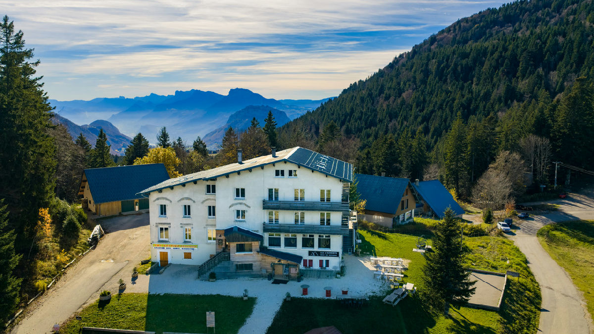 Exceptional Business Property Set In A Prime Environment - 5