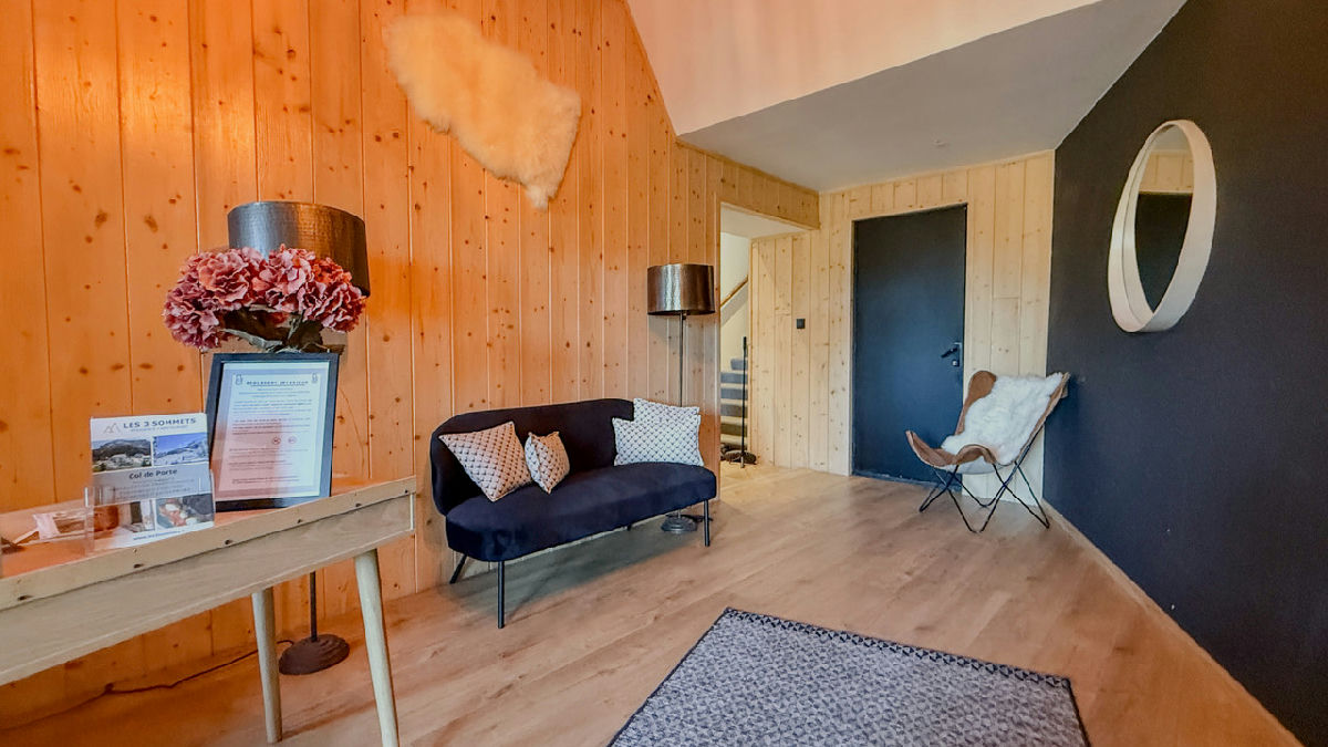 Exceptional Business Property Set In A Prime Environment - 6