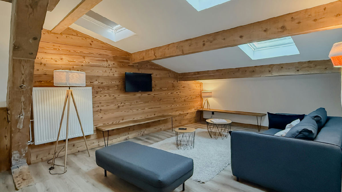 Exceptional Business Property Set In A Prime Environment - 7