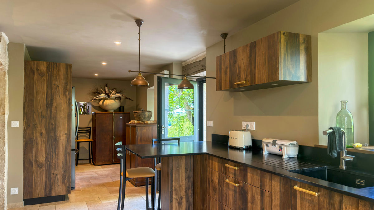 Stylish 3 bed house, 2 bed gite with pool and terraces set in 8Ha with stables and fenced paddocks - 7