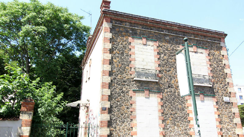 Property built on a garden plot of 1008m2 with its independent house