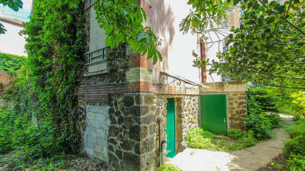 Property built on a garden plot of 1008m2 with its independent house - 2