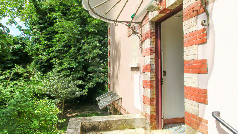 Property built on a garden plot of 1008m2 with its independent house - 3