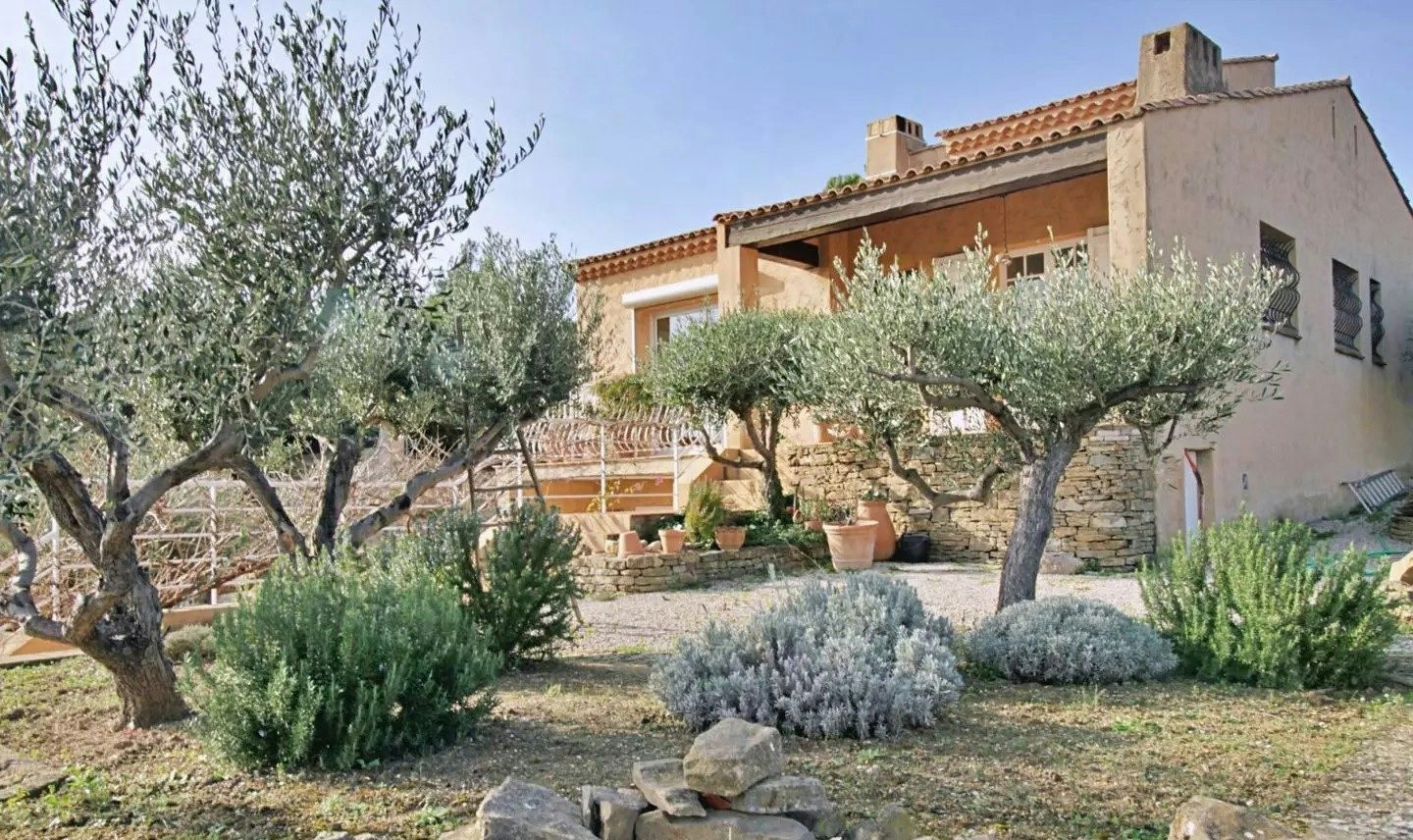 Villa T4 with dominant sea view